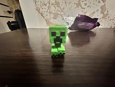 Мини-фигурка Крипера из мира Minecraft. - Материал: пластик. - Цвет