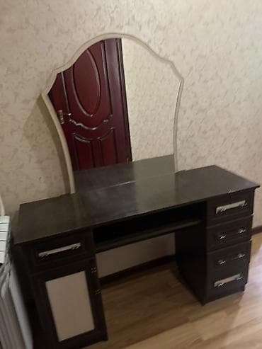 Туалетные столики: Туалетный столик, Б/у, С зеркалом, цвет - Коричневый, ЛДСП — 2