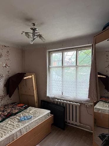 льва: 🏡 Продаётся трёхкомнатный дом барачного типа в Пишпеке 📏 Площадь: 54 — 5