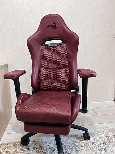 Игровые кресла: Игровое/офисное кресло AeroCool, бордовый цвет. Покупали за 16.000 — 7