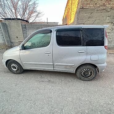 etari 700: Toyota Funcargo: 2003 г., Минивэн — 6