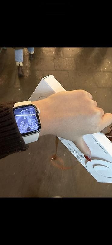 apple iphone: Смарт‑часы Apple Watch (серия с крупным безрамочным экраном). Цвет — 1