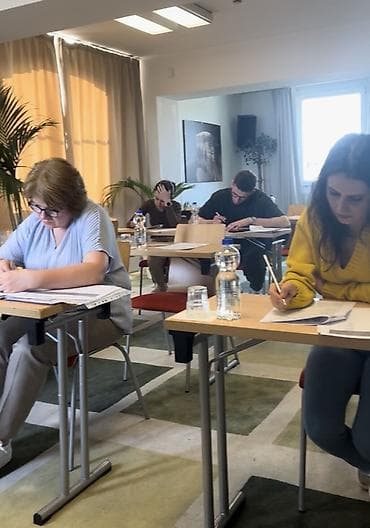 секция волейбола: Языковые курсы Для взрослых, Для детей — 5