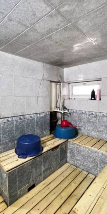 сдаю дом в канте: Уютный 4 комнатный дом - Гостиная: большой угловой диван с мягкими — 10