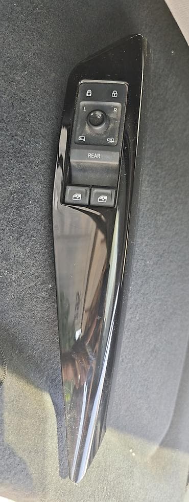 Volkswagen ID4 Блок управления на водительскую дверь автомобиля at lalafo.kg Volkswagen ID4 Блок управления на водительскую дверь автомобиля