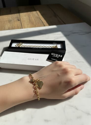 диадема ободок: Браслет GUESS
Цена 300 сом — 1