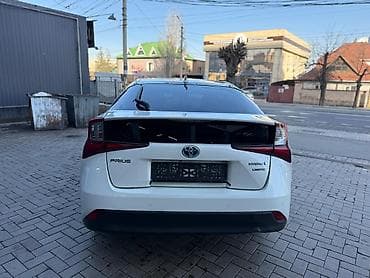 тесла машына: Toyota Prius: 2019 г., 1.8 л, Вариатор, Гибрид, Хэтчбэк — 6