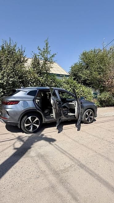 geely e5: BYD Song Plus: 2021 г., 1.5 л, Гибрид, Кроссовер — 10