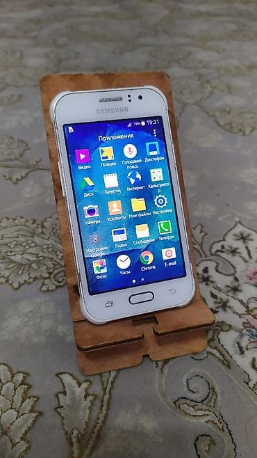 second tech: Samsung Galaxy J1 Duos, Б/у, 4 ГБ, цвет - Белый, 2 SIM — 2