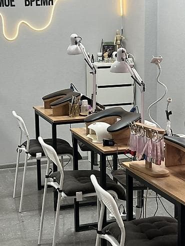 оборудование для фаст фуд: Сдаю Маникюрные/рабочие места для мастеров ногтевого сервиса. - — 2