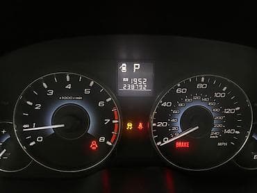 приборка: Subaru Outback: 2010 г., 2.5 л, Автомат, Бензин, Универсал — 9