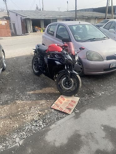 мото дождевик: Спортивный мотоцикл (стрит/спорт), черный с красными элементами. - — 1