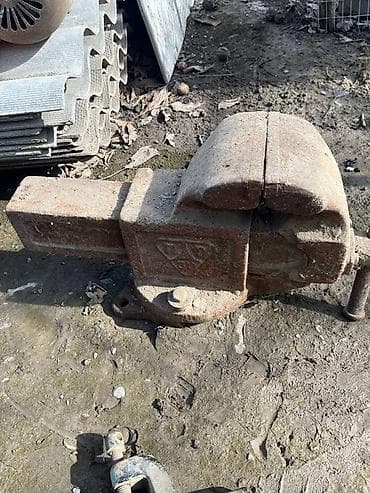 стол офисный бу: Тиски слесарные массивные, чугунные/стальные, для стационарной — 1