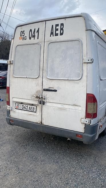 поворотник на спринтер: Mercedes-Benz Sprinter — грузовой фургон белого цвета с высокой крышей — 1