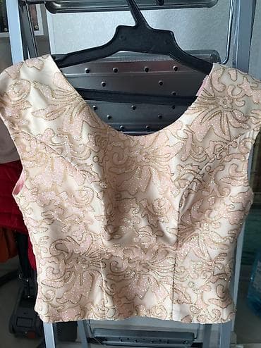 Личные вещи: Платье на выпускной, шилось на заказ. Очень красивое,юбка и верх — 1