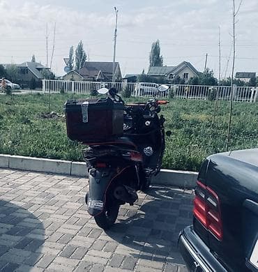 кофра на скутер: Скутер/мопед с кофром - Компактный городской скутер с посадкой на — 1