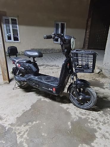 эл скутер: Электрический скутер BICINI SK8 (черный) - Компоновка: классический — 2