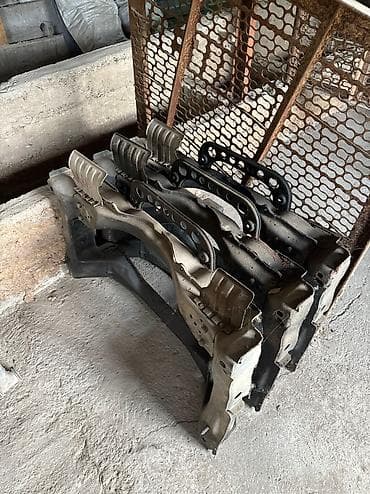 Передний балка на Mercedes-Benz 210-й кузов