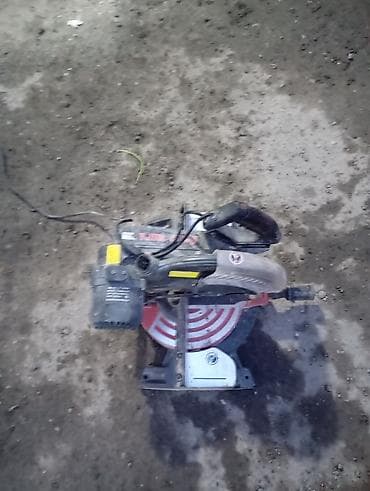 Канцтовары: Торцовочная пила по дереву (электрическая, сетевой провод) - — 1