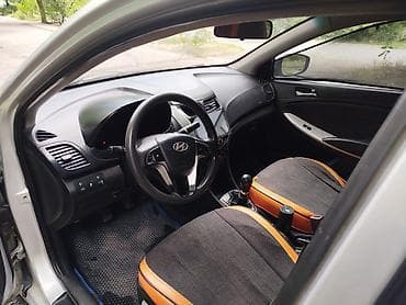 продаю или меняю обмен: Hyundai Solaris: 2013 г., 1.6 л, Механика, Газ, Седан — 6
