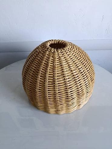 small table: Плетный абажур из бумажной лозы. 

Высота 20 см, диаметр 30 см — 1
