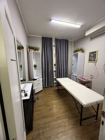 продаю офис 107 м² с ремонтом с мебелью административное здание 1 этаж: Сдаю Кабинет в салоне, 15 м² — 1