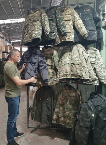 срочно продаю в связи с переездом: Камуфляжные зимние и демисезонные куртки - Разнообразие расцветок — 1