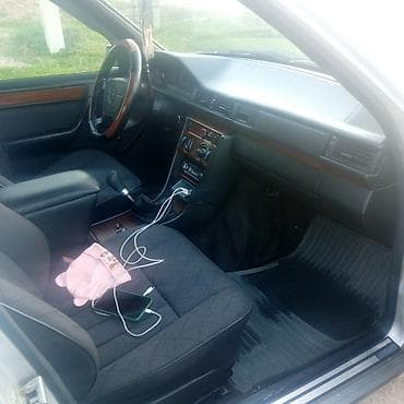 Продажа авто: Mercedes-Benz W124: 1994 г., 2 л, Механика, Седан — 5