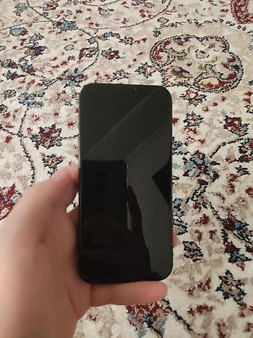 10 лет в одних руках: IPhone 15 Pro, Б/у, 128 ГБ, Черный, Защитное стекло, 88 % — 2