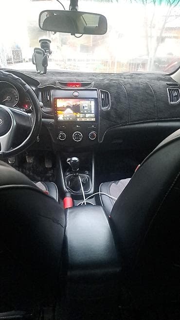 Kia Cerato: 2012 г., 1.6 л, Механика, Бензин, Седан