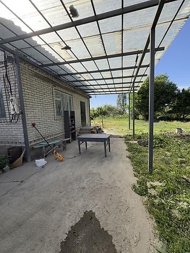 единственный владелец: Продаётся кирпичный двухэтажный дом с большим участком и навесом для — 2