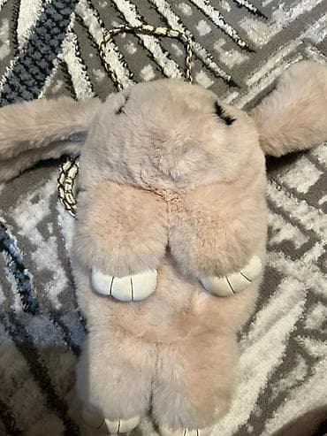 apple magic mouse 2: Меховая сумка в виде зайца - Формат: кроссбоди/на плечо. - Дизайн — 1