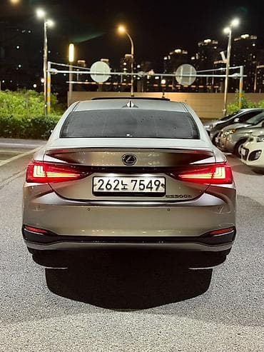 Lexus ES: 2023 г., Гибрид, Седан — 3