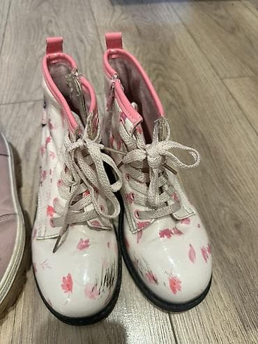 на сапог: Набор детской обуви (четыре пары): 1) Туфли-лоферы, черные, лаковые - — 4