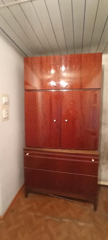 Эмерек: Дубал шкаф, Дубал шкаф түрү: Советтик, Үй, конок бөлмөсү үчүн, Өзгөчөлүктөрү: Тамак-аш идишин сактоо үчүн — 9