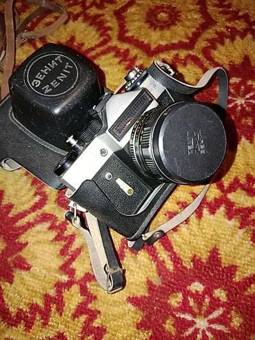 Плёночный фотоаппарат Зенит с родным объективом и кожаным кофром