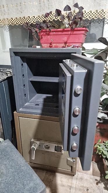 Стулья, табуретки: СЕЙФЫ. !!! Огнестойкий взломостойкий, цена: договорная. У нас — 3