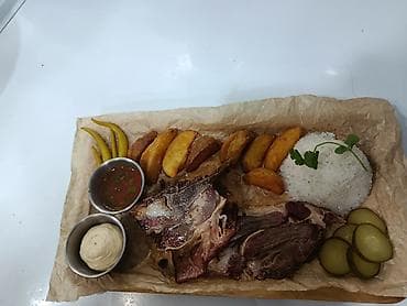 декоративный кур: Сервис: барбекю/смоук‑хаус с мясом долгого копчения на дровах Что — 3