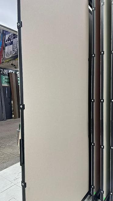 Межкомнатная дверь-перегородка с металлическим каркасом и гладким