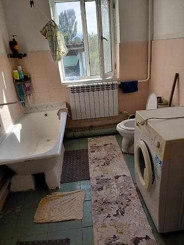 дом м: Продаётся одноэтажный жилой дом с прилегающим двором и оградой. Общий — 6