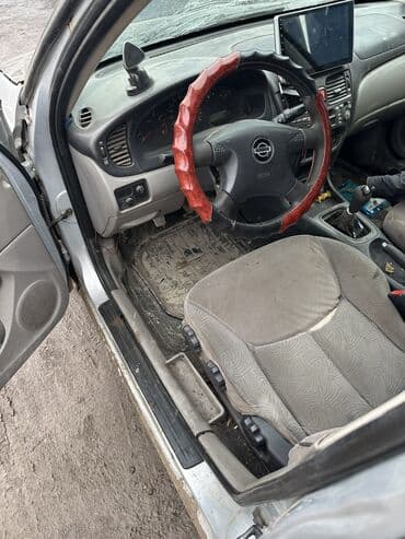 авто исфана: Nissan Almera: 2001 г., 1.5 л, Механика, Бензин, Хетчбек — 4