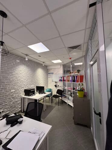 арендовать квартиру для офиса: Сдаю Офис, 53 м², В торговом центре, С системой безопасности, 1 линия — 3