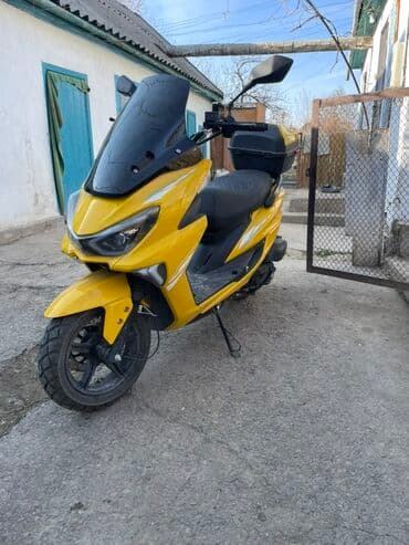 дом на колеса: Скутер макси-класса, купленна веснойсостояние хорошая спортивный — 1