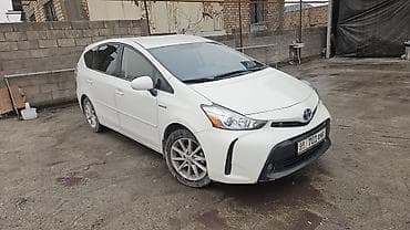 new beetle: Toyota Prius: 2017 г., 1.8 л, Автомат, Гибрид, Универсал — 1