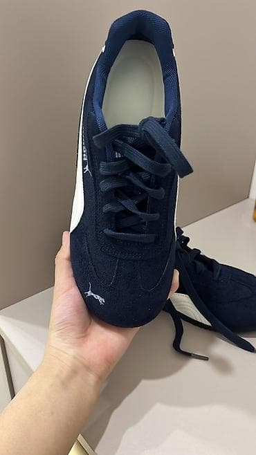 Кеды/кроссовки в ретро-стиле, темно-синие с белой волной-накладкой по