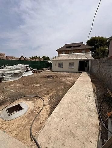 Продажа домов: 🏡 **Небольшой дом в Бишкеке (Маевка) с баней** ✨ 2 комнаты 50м2 🌿 — 4