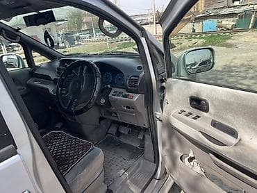 семейный авто: Nissan Serena: 2001 г., 2 л, Автомат, Бензин, Минивэн — 5