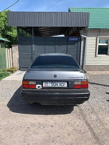 Volkswagen Passat: 1990 г., 1.8 л, Механика, Бензин, Седан