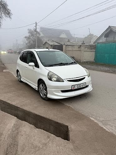 audi rs8: Honda Fit: 2002 г., 1.3 л, Автомат, Бензин, Хэтчбэк — 2