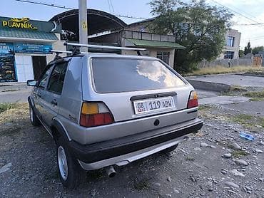 Унаа сатуу: Volkswagen Golf: 1987 г., 1.8 л, Кол менен иштөөчү, Бензин, Хетчбек — 2